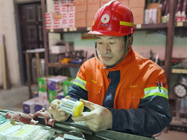 �����칤���������������һ�ߵ���������