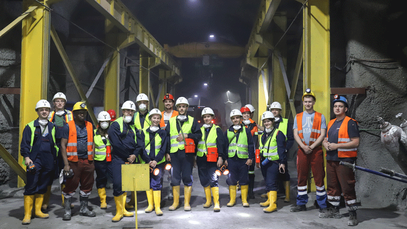 ����ά�Ǵ�ѧ���߽��弪ͭ���չ��ѧʵ���˶�