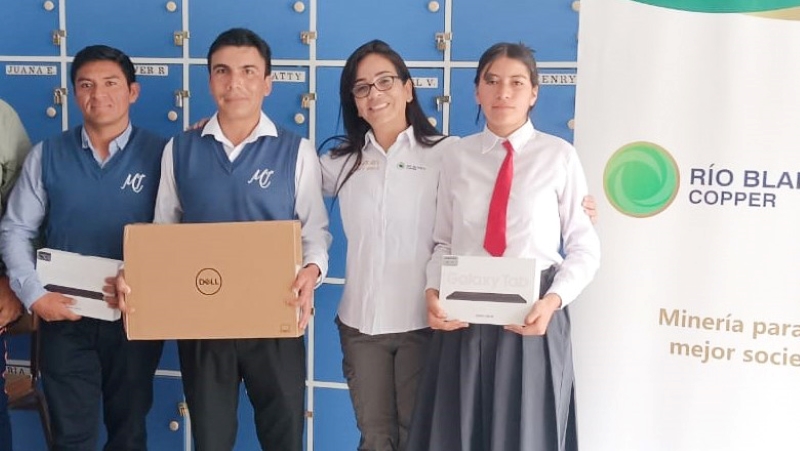 �׺�ͭҵ��֯����Сѧ����������滭����